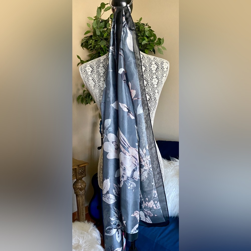 Vince Camuto Luxury Scarf - Picture 3 of 5